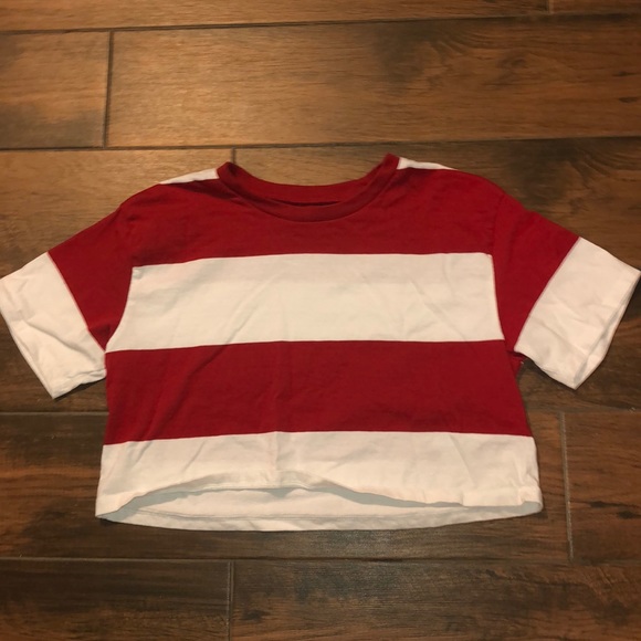 Hollister Tops - nice shirt to wear to go out w friends Hollister Tops - nice shirt to wear to go out w friends